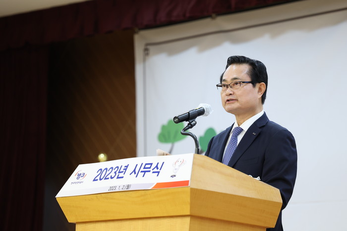 2일 부산국제금융센터(BIFC) 본사에서 열린 시무식에서 캠코 권남주 사장이 신년사를 발표하고 있다. (사진=캠코)