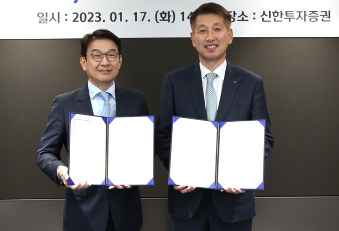 SK온과 신한투자증권은 배터리 산업 생태계 확대를 위해 업무협약을 체결했다. (사진=신한투자증권)