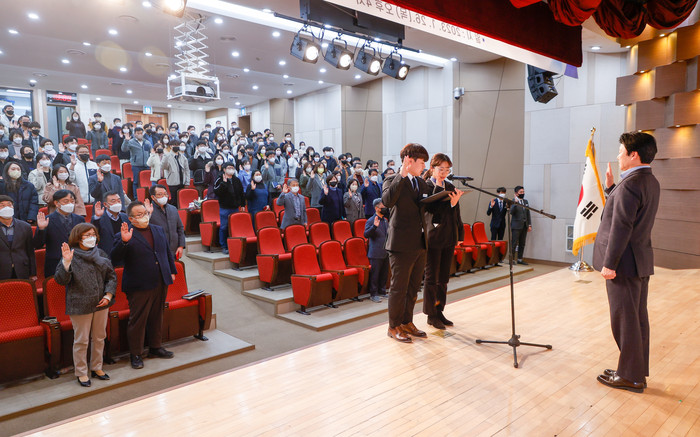 경북 성주군이 지난 26일 성주군청 대강당에서 부패ZERO 청렴 성주 달성을 위해 '2023 성주군청 공무원 반부패·청렴 결의대회'를 개최하고 있다.
