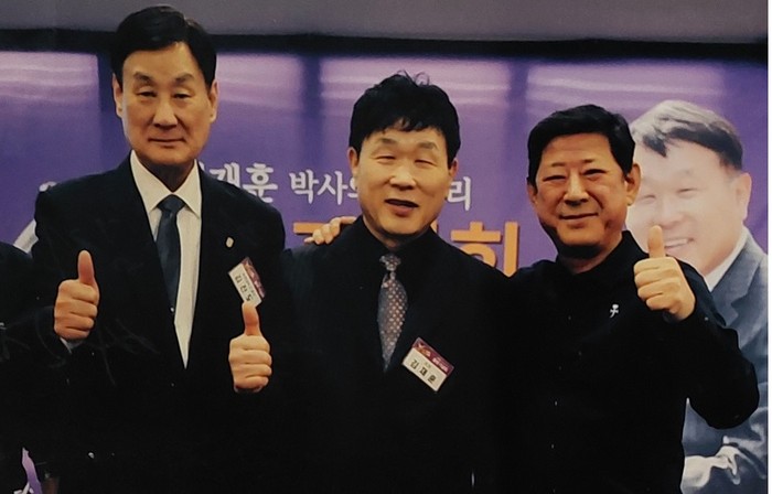 부천대 김진도 교수(좌측) 김재훈박사, 테니스선수 황정곤(우측)