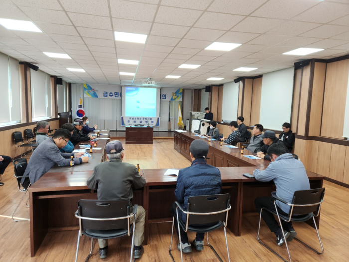 경북 성주군이 지난 15일 오후 금수면행정복지센터에서 도남천 정비공사 실시설계(안)에 대해 주민설명회를 개최하고 있다.(사진=성주군)