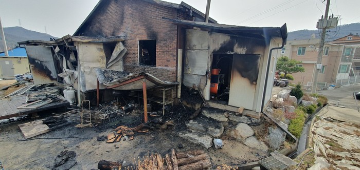 17일 오전 8시52분쯤 충남 아산시 영인면 아산리 한 단독주택에서 불이 나 50여분만에 꺼졌다.(사진=아산소방서)