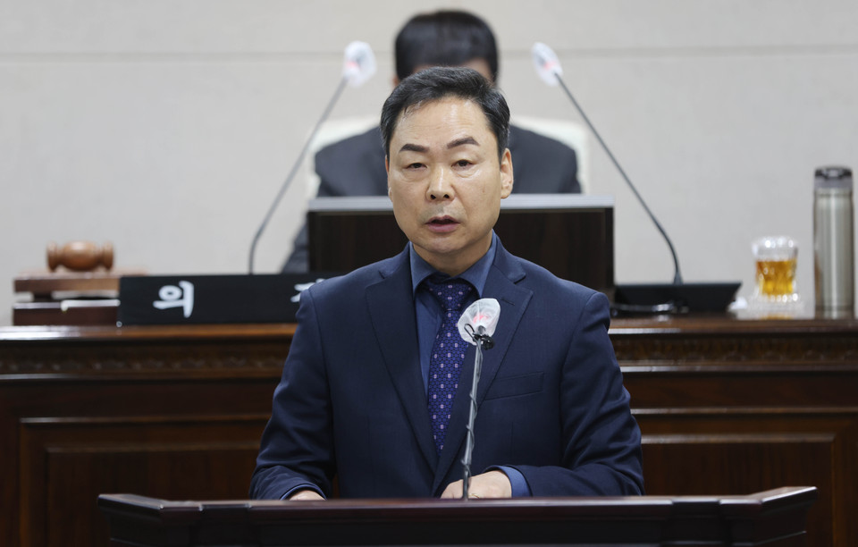 문병오 충남 홍성군의회 의원(더불어민주당)이 내포신도시 주차난 해소를 강력히 촉구하고 나섰다.
