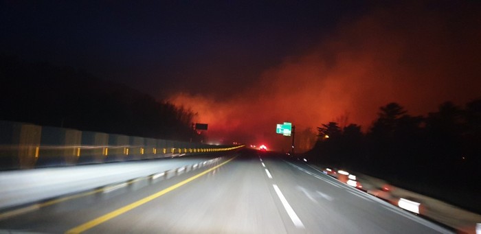 2019년 속초산불 당시 전선단락으로 인한 산불이 발화되어 시내쪽으로 향하고 있다.