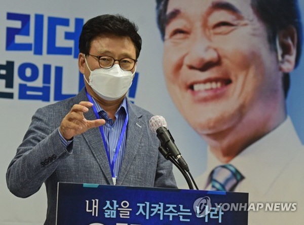 실제 지난 대선 당시 박광온 의원이 이끌던 공보단은 이재명 대표와 관련한 무수한 가짜뉴스나 허위사실 등이 유포되고 있음에도 이에 적극적 대응을 하지 않고 거의 강건너 불구경식으로 대했다는 비판을 받아왔다. 윤석열 대선캠프 공보단장을 맡았던 김은혜 대통령실 홍보수석의 적극적 활동과는 크게 대비됐다는 평이다. (사진=연합뉴스)