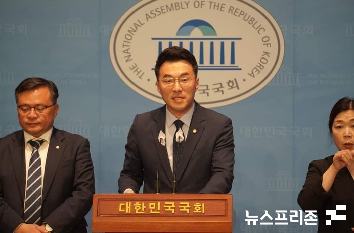 김남국 민주당 의원이 14일, 탈당을 선언하며 허위사실에 맞서 싸워 진실을 밝히겠다고 말했다.(사진=김정현 기자)