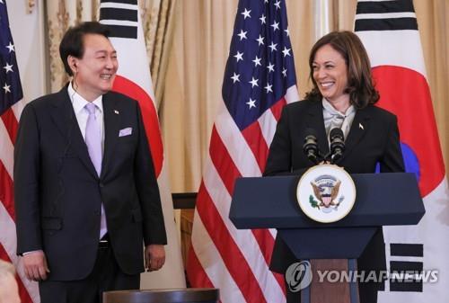 사진: 국빈오찬 행사에 나란히 참석한 윤석열 대통령과 카멀라 해리스 미국 부통령