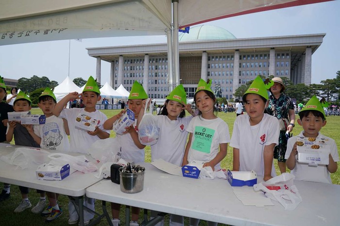 국회동심한마당에서 마련된 'BBQ치킨캠프'에 참여한 어린이들의 모습 (사진=제너시스BBQ 그룹)