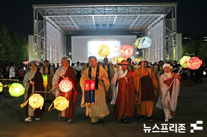 (사)대전광역시불교총연합회는 불기 2567년 부처님 오신 날을 기념하기 위해 대전시민연등문화축제를 개최했다.(사진=이기종 기자)