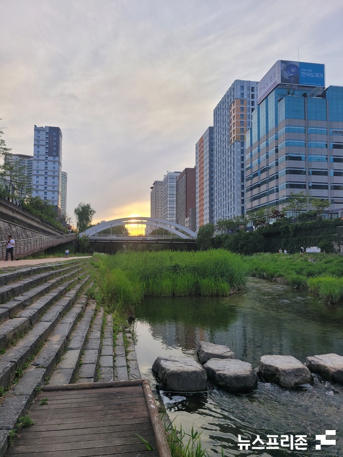 서울의 맑은 하늘 도심 모습 ⓒ 뉴스프리존