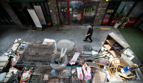 자영업 소득 추이에는 양극화 현상도 커졌다. 벌이가 적은 영세 자영업자에게서는 소득 감소가 더 두드려졌지만, 소득 중위 자영업자들은 감소 폭이 적었고, 고소득 구간에서는 오히려 소득이 증가했다. (사진=연합뉴스)