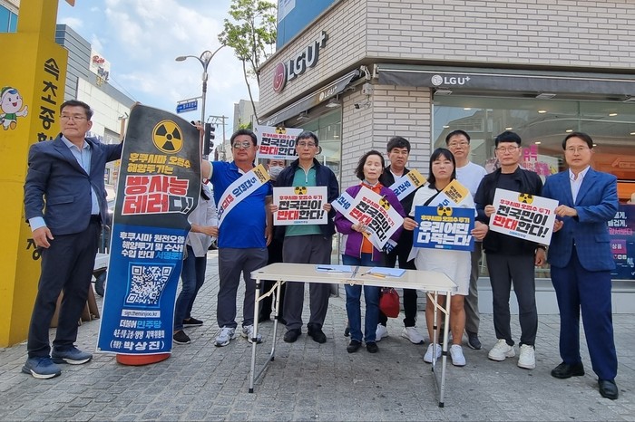 속초 관광수산시장을 방문하여 후쿠시마 원전오염수 해양투기 반대 서명운동 전개