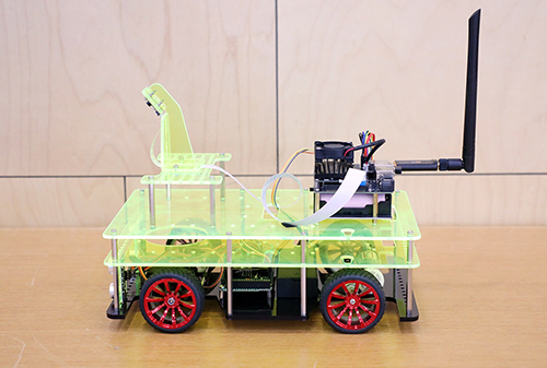 AI_AUTOCAR 동아리 학생들이 제작한 자율주행 자동차.(사진=영남이공대)