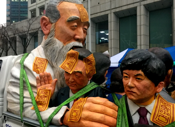 김지율 대표는 "집회장소는 로데오거리와도 같은 곳"이라며 "시민들이 집회장면을 목격하며 윤석열의 탄핵이 멀리 있지 않고 가까이 와 있음을 느끼고 다음 8월 26일(시국법회 야단법석과 공동주최)에 있을 충북 4차 촛불집회에는 더 많은 시민들이 참여해 결국 올해 안에 윤석열을 끌어내리는 게 목표"라고 포부를 밝혔다. (사진=고승은 기자)