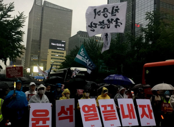 촛불행동은 "참가자의 규모가 커질수록 행사비용이 커진다는 것은 상식"이라며 "민심의 집결이 더욱 강력해질수록 후원액수는 커지기 마련이다. 그런데 국힘당 소속 서범수 의원은 이 현상을 이해할 수 없는가보다"라고 직격했다. (사진=고승은 기자)