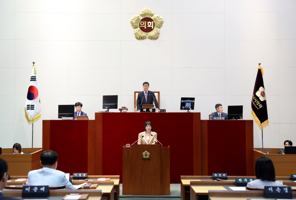 이재명 더불어민주당 대표가 성남시장 재임시절 내놓아 확산시켰던 '청년배당(청년기본수당)' 정책이 국민의힘 성남시의원들에 의해 폐지되고 말았다. 최초 시행해서 경기도 전체로 확산시킨 성남시에서 제일 먼저 폐지하는 사태가 일어난 것이다. (사진=성남시의회)