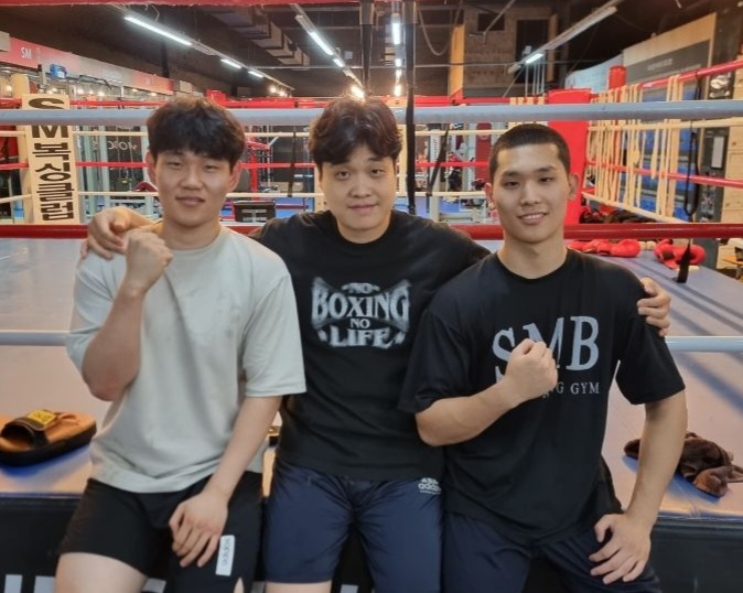 홍예준선수 김중연 관장 이준규선수(우측)