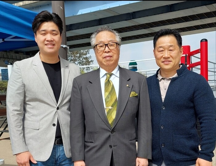 김중연 관장 조철제 전무 홍성민 대표(우측)