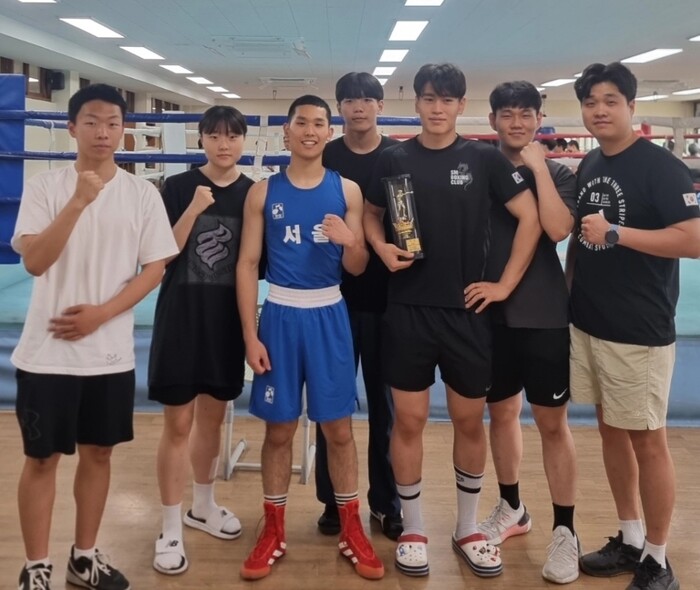 김중연 관장(우측)과 무서운 아이들