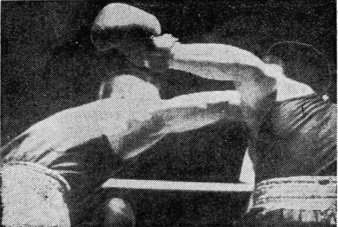 49회 전국체전 결승에서 유제두와 격돌하는 유장호 (좌측)