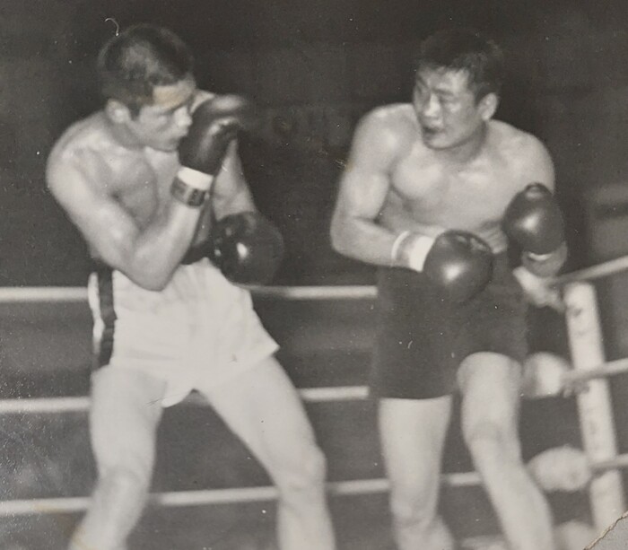 일본선수와 국제경기를 펼치는 유장호선수(우측).