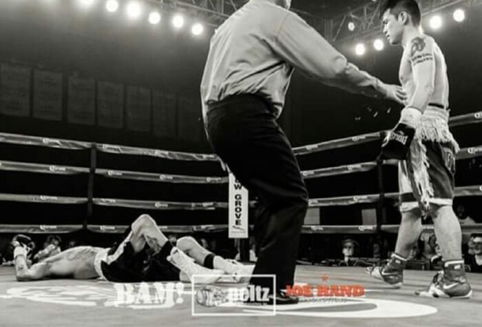 2차전에서 타이런 럭키선수에게 다운을 뺏는 김강용