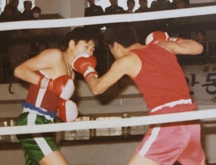 김응희 경감의 현역시절 경기장면(좌측)