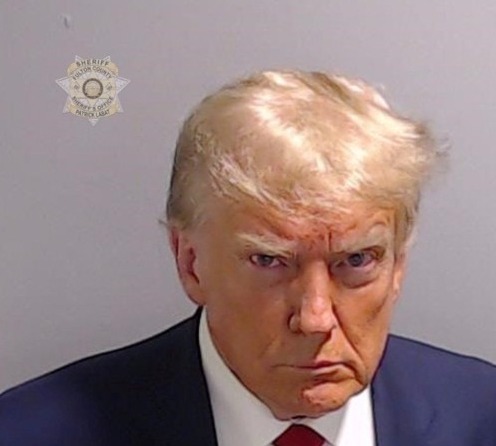 조지아주 선거 개입 혐의로 기소된 도널드 트럼프 전 미국 대통령이 24일(현지시간) 오후 조지아주 풀턴카운티 구치소에 출두했다. 사진은 이날 촬영된 트럼프 전 대통령의 머그샷. (사진=로이터 연합뉴스)