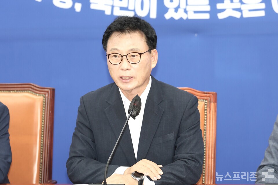 박광온 더불어민주당 원내대표가 12일 서울 여의도 국회에서 열린 원내대책회의에서 발언하고 있다. (사진=김정현 기자)