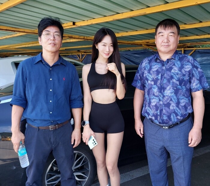 모델출신 라운드걸 선우양 (정중앙)