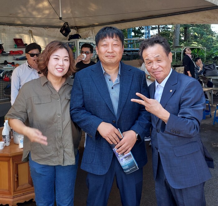 장정구 대청주조 명예회장(우측)과 주 주갑성 대표 부부.