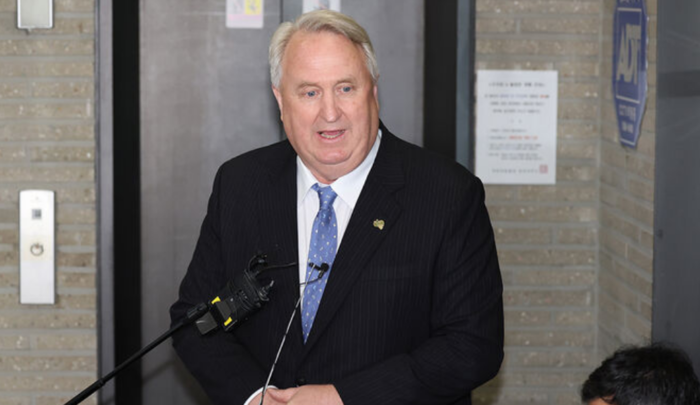 인요한 국민의힘 혁신위원장은 23일, 오전 서울 영등포구 국민의힘 중앙당사에서 이만희 사무총장과 만남 후 기자들 질문에 답변하고 있다.(사진=연합뉴스)