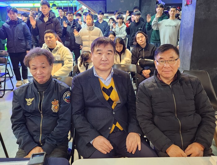 장정구 챔프 이해정 팀장 홍진표 부회장(우측).