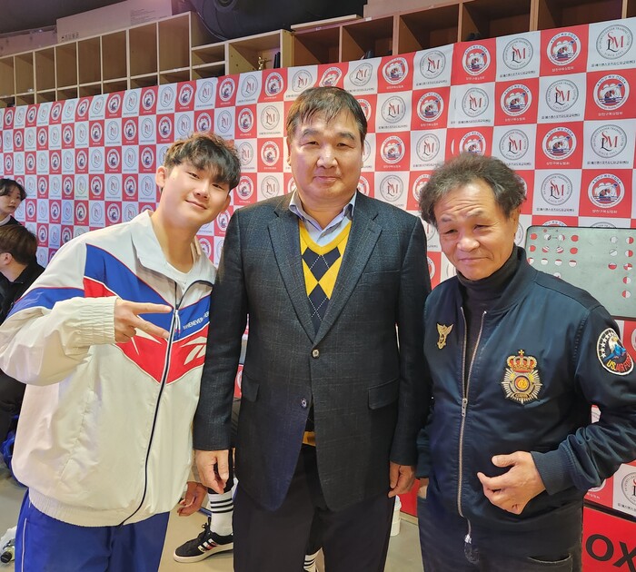 함상명 관장 이해정 팀장 장정구챔프((우측)