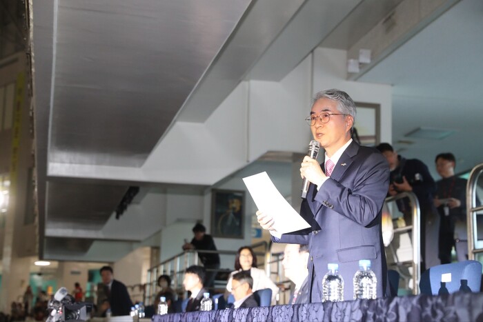 박종훈 경남교육감이 2023 경남학교예술교육대축제 ‘하나의 울림’에서 인사말을 하고 있다.(사진=경남교육청)
