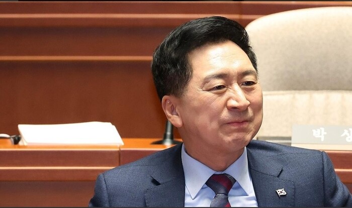 김기현 국민의힘 대표가 23일 국민의힘 의원총회에 참석해 자리에 앉아 있는 모습(사진=연합뉴스)