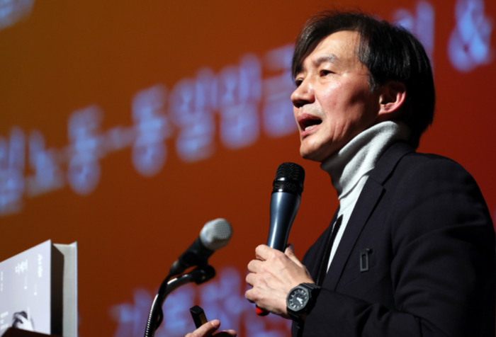 조국 전 법무부 장관이 지난 4일 오후 광주 김대중컨벤션센터에서 열린 북콘서트에서 인사말을 하고 있다.(사진=연합뉴스)