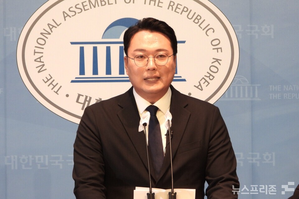 천하람 국민의힘 전남 순천갑 당협위원장이 29일 서울 여의도 국회 소통관에서 탈당 기자회견을 하고 있다. (사진=김정현 기자)