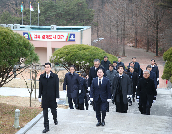 대전보훈공원 찾은 이장우 대전시장