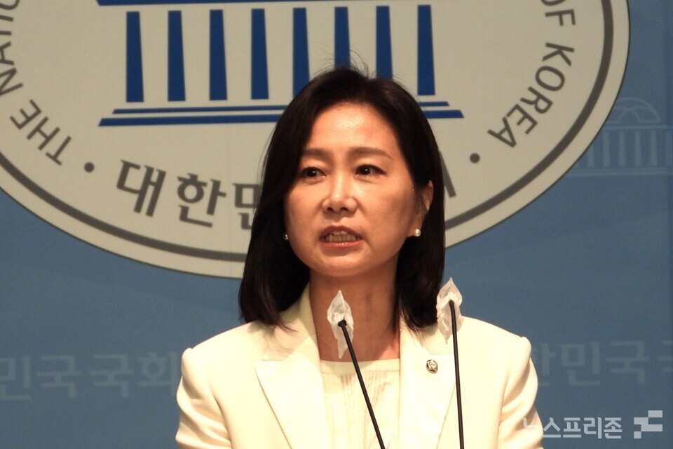 허은아 국민의힘 의원이 3일 서울 여의도 국회 소통관에서 탈당 및 개혁신당 합류 기자회견을 하고 있다. (사진=김정현 기자)