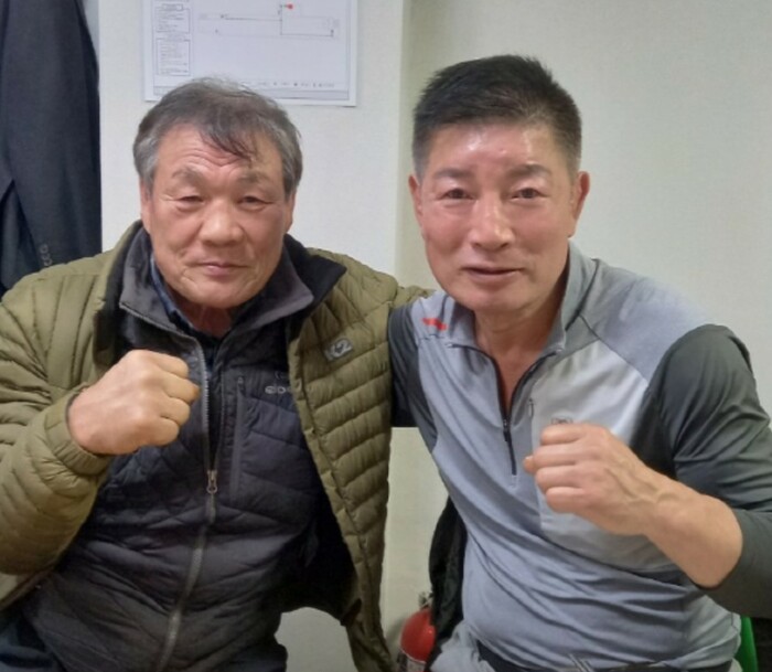 강흥원 사장과 박종팔 챔프(우측)