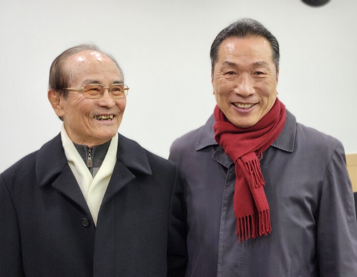 김진영 선생과 이흥수 전 상무 감독(우측)