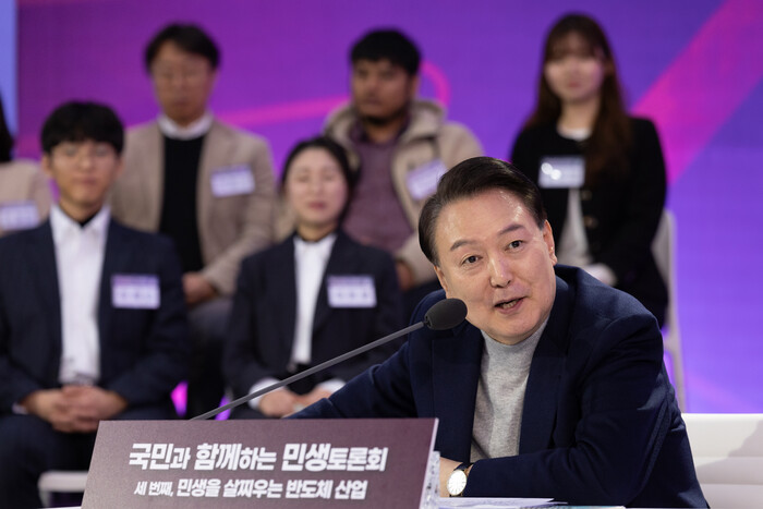 윤석열 대통령이 15일 민생토론회에서 반도체 산업과 관련해 발언하고 있다.(사진=연합뉴스)