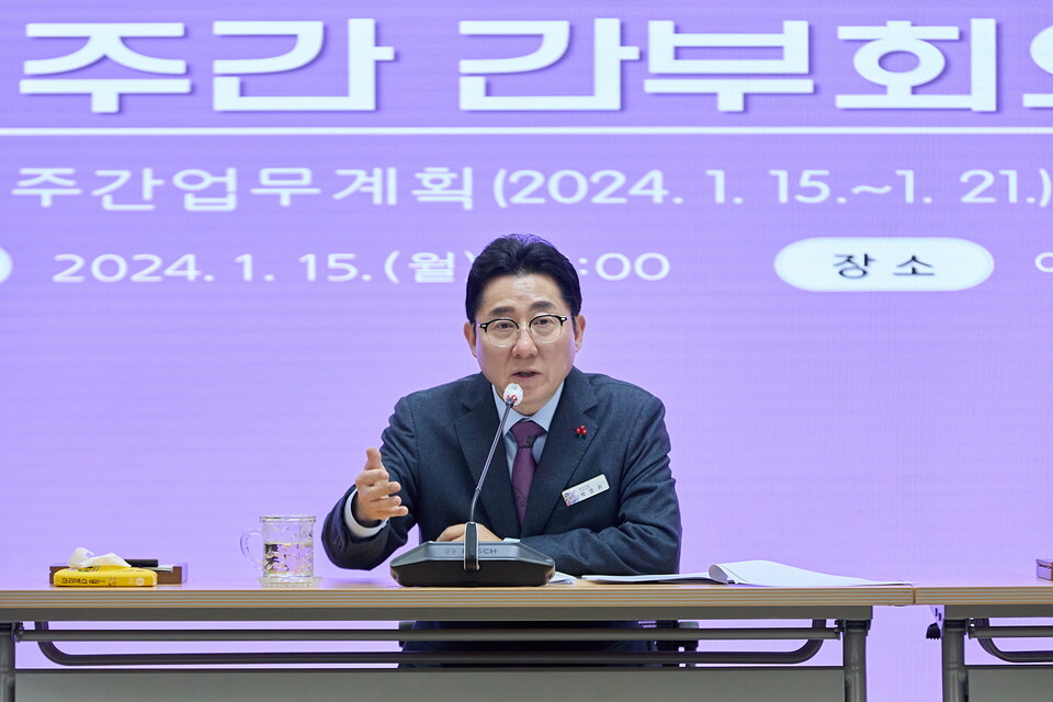박경귀 아산시장 주간간부회의 주재 모습(사진=아산시).