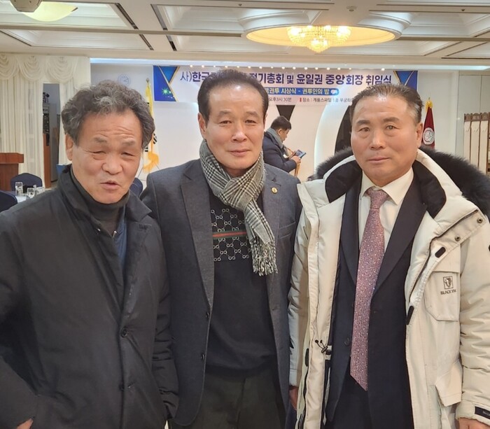 장정구 챔프 김대호 사무국장 김호햔 부회장(우측).