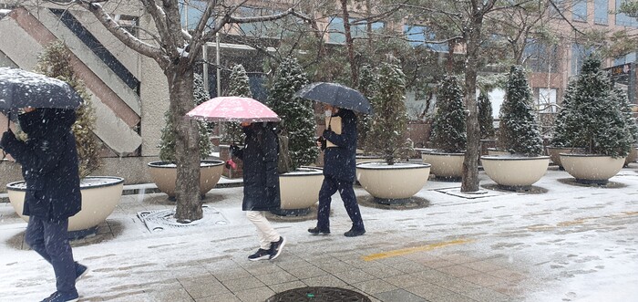 서울 영등포구에 눈이 내리는 모습 ⓒ 뉴스프리존