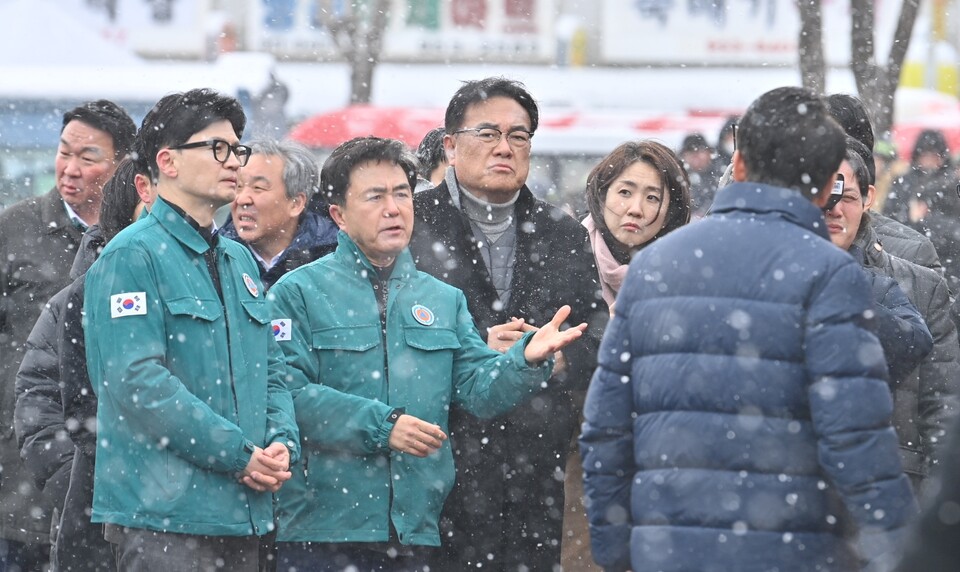 김태흠 충남도지사가 윤석열 대통령과 한동훈 국민의힘 비상대책위원장 등에게 서천특화시장 임시 개설과 신축을 위한 지원을 건의했다.(사진=충남도청)