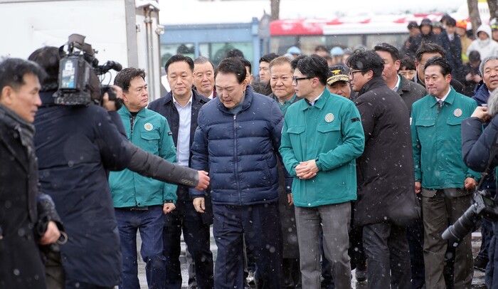 23일 충남 서천군 소재 서천특화시장 화재현장을 찾은 윤석열 대통령.(사진= 이진영 기자)