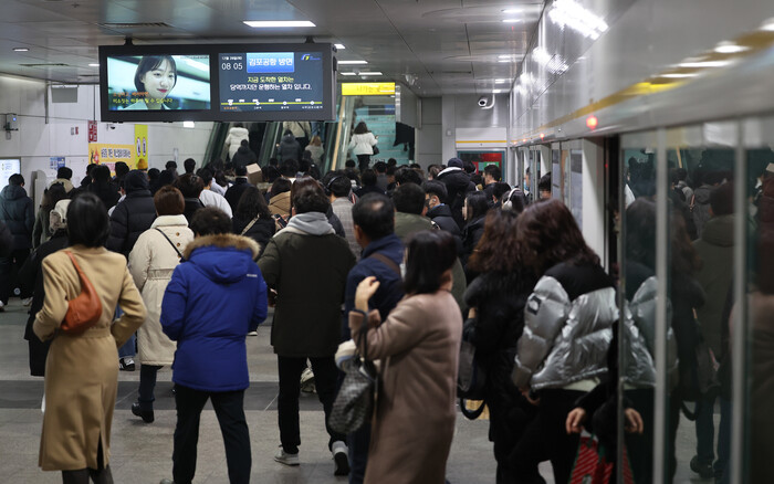 김포골드라인 이용객들(사진=연합뉴스)