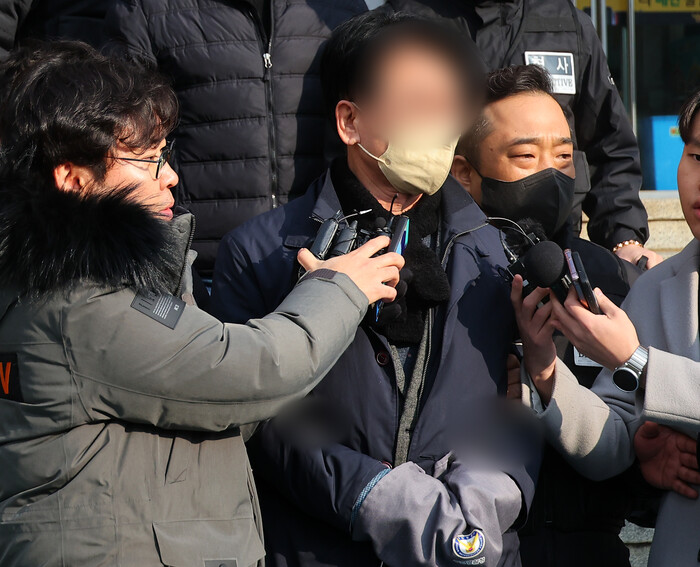 이재명 대표 테러 사건 피의자 김모씨가 지난 10일 검찰로 송치되고 있다.(사진=연합뉴스)